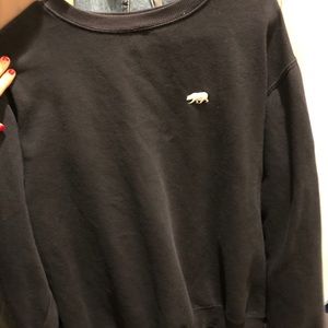 brandy melville crewneck sweater/sweatshirt